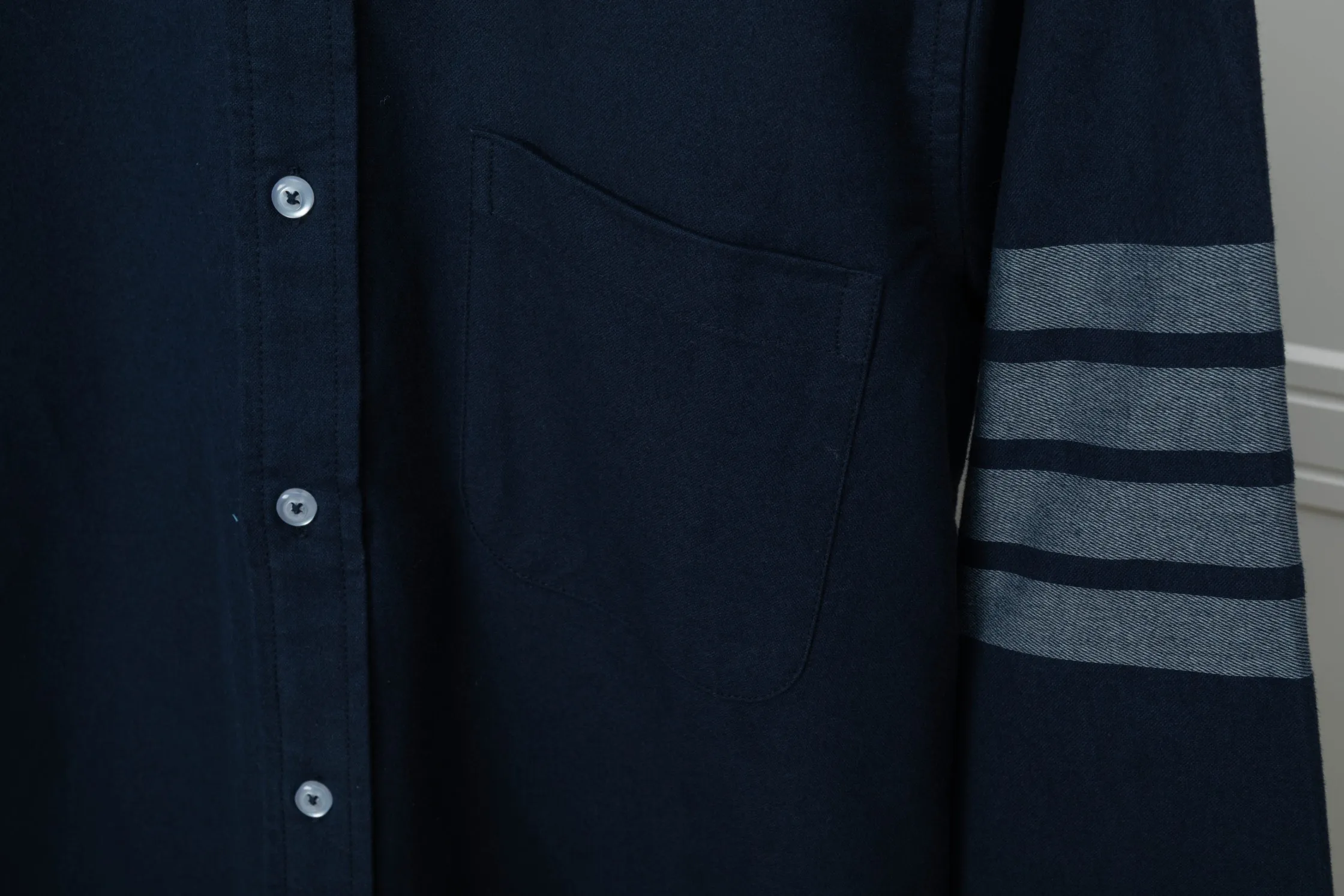 THOM BROWNE | New Arrival ， Same Style ！ ， ， ， Classic Versatile ， ！ ， ， ， ， ， ， ， ， ！ Classic ， ， ， ， Classic ， ！ White ， ， Quality ， ， ， ！ ， Versatile， ， ， ！ ：Navy Blue Sizes：01234 Size ： 174-140 ， 2 ！